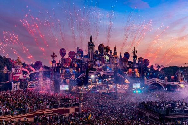 Festivales de música en Europa con ambiente vibrante y multitudinario