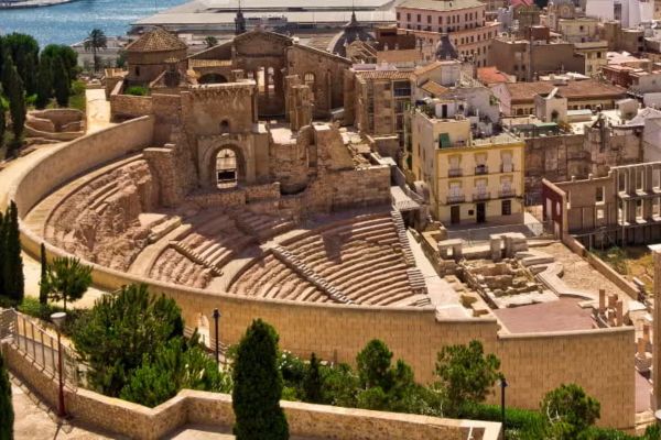Rutas emblemáticas para viajar por España 2025.